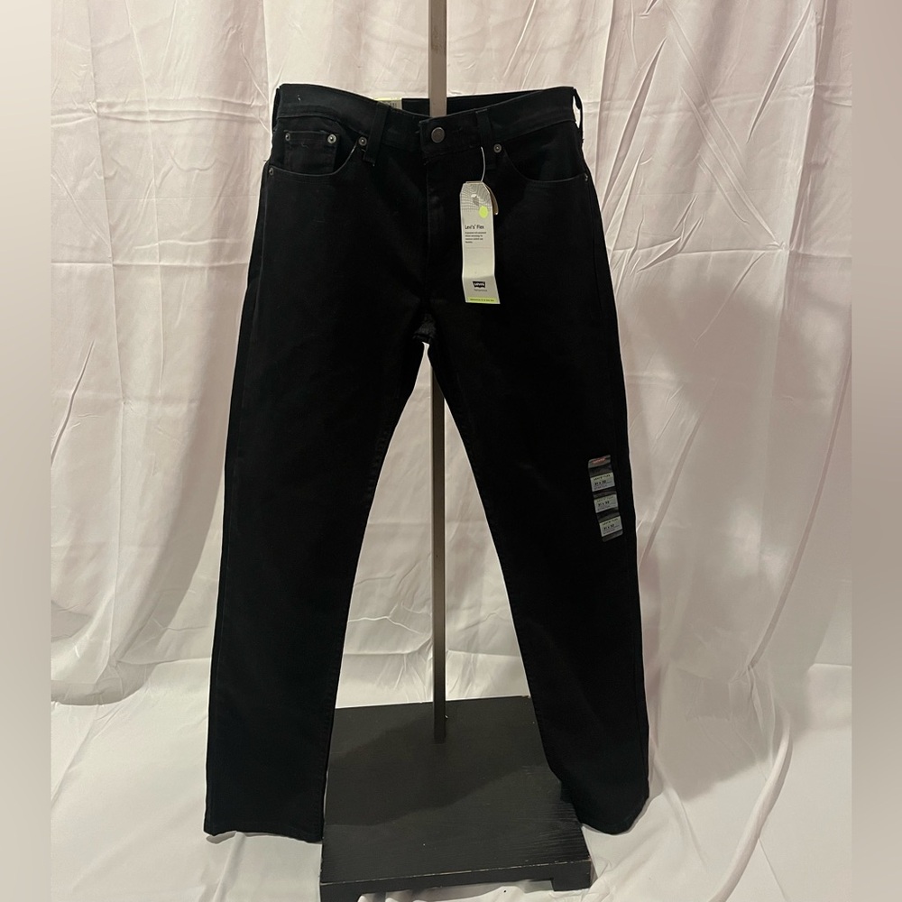 Men’s black Levi jeans